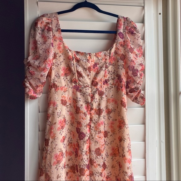 Strangers & Lovers beautiful floral dress - Picture 3 of 6